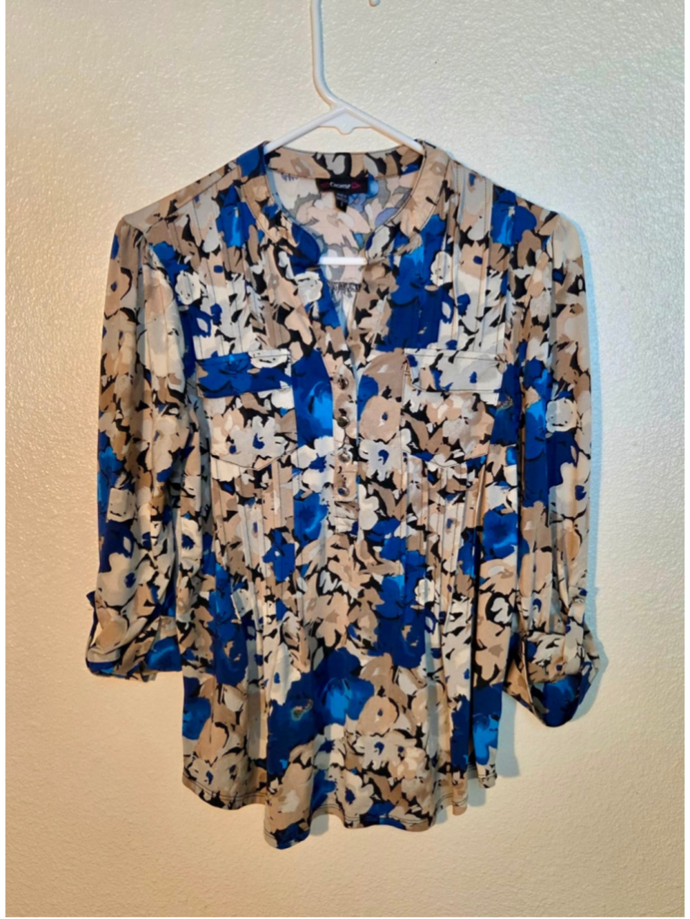 Cocomo Women’s S Blue Beige Floral 3/4 Sleeve Roll-Tab Button Front Blouse